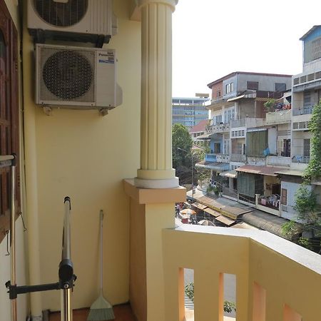 Jun Jun Guesthouse Phnom Penh Exterior photo