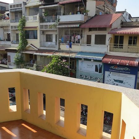 Jun Jun Guesthouse Phnom Penh Exterior photo